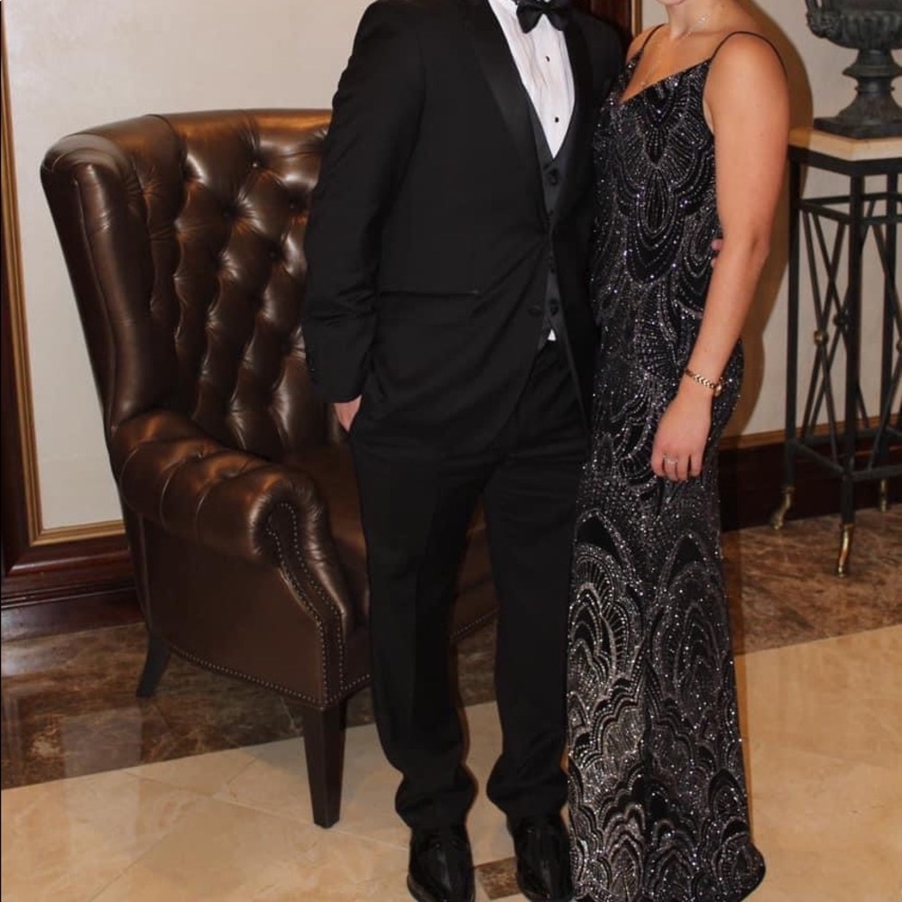 Beautiful dress for a black tie wedding. Only worn once